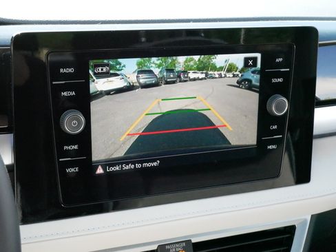 Certified 2025 Volkswagen Taos SE AWD/4WD image 29