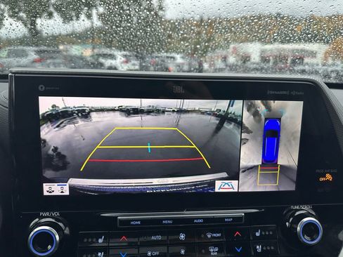 Used 2021 Toyota Highlander Platinum image 18