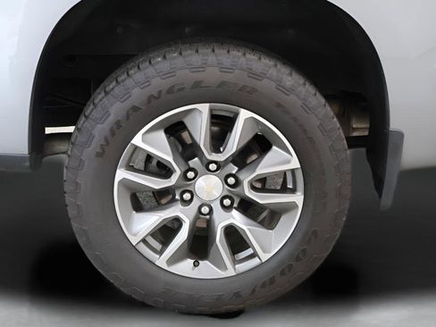 Used 2024 Chevrolet Silverado 1500 LT AWD/4WD image 29