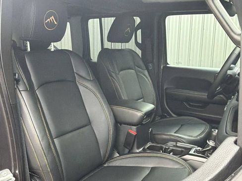 Used 2025 Jeep Wrangler Unlimited Sahara w/ Safety Group AWD/4WD image 34