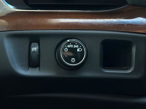 Used 2017 Cadillac Escalade Luxury image 36