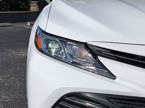 Used 2020 Toyota Camry LE image 10