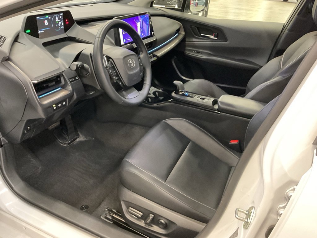 Used 2024 Toyota Prius XLE AWD/4WD image 11