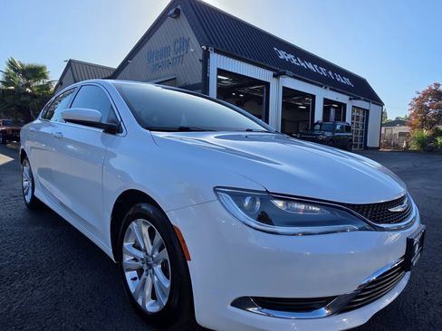 Used 2015 Chrysler 200 Limited w/ Convenience Group image 4