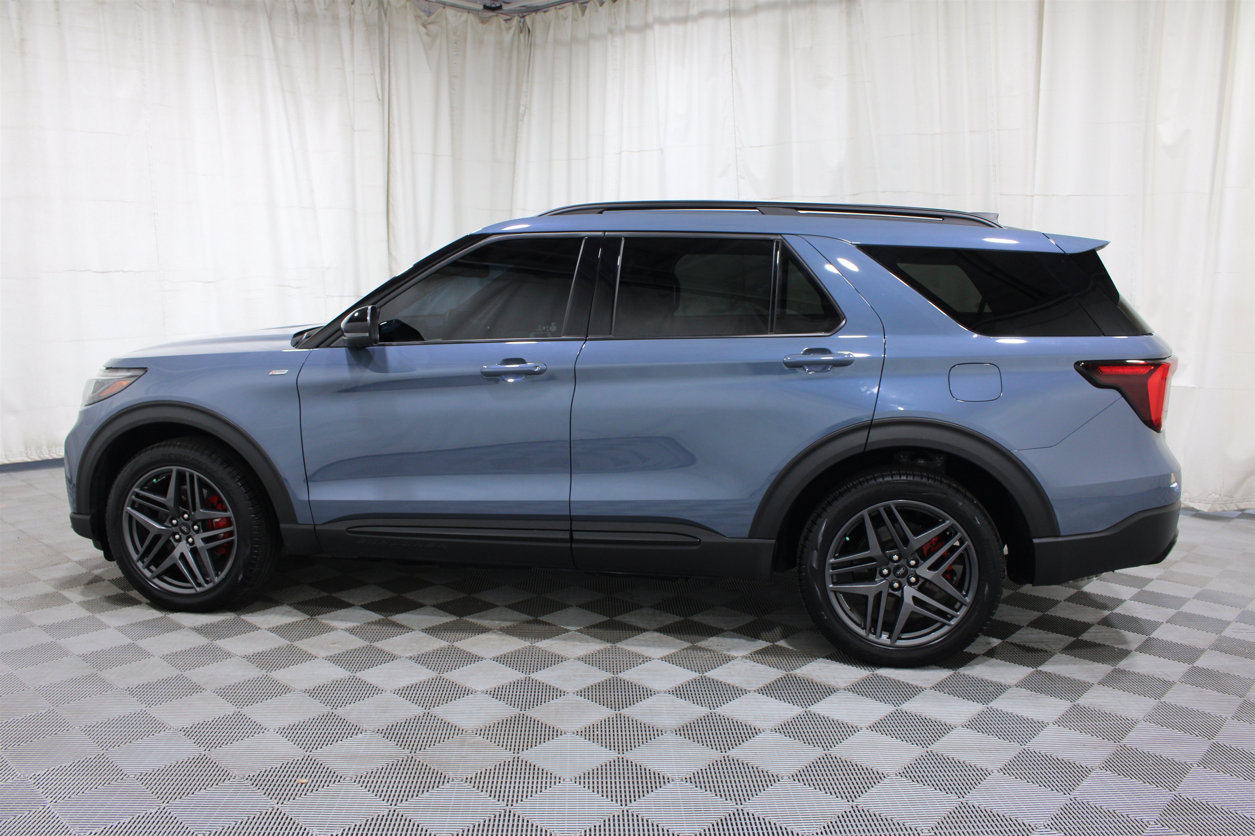 Used 2025 Ford Explorer ST-Line w/ Premium Package AWD/4WD image 37