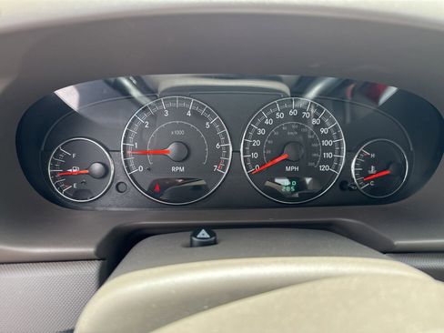 Used 2005 Chrysler Sebring Sedan FWD image 32