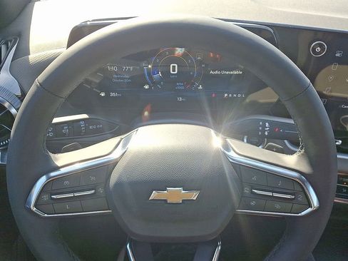 Used 2025 Chevrolet Equinox LT w/ Convenience Package II image 9