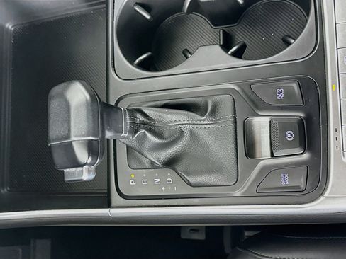 Used 2026 Kia Carnival FWD image 25
