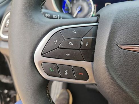 Used 2025 Chrysler Pacifica Select FWD image 28