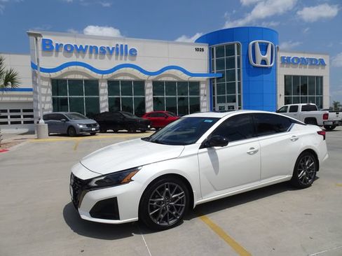 Used 2024 Nissan Altima 2.0 SR FWD image 1
