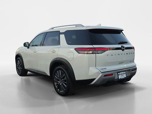 Used 2024 Nissan Pathfinder SL w/ SL Premium Package image 3