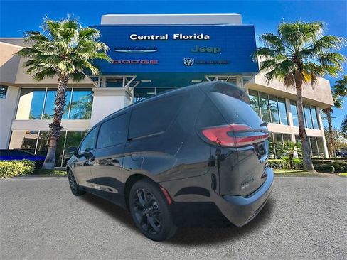New 2026 Chrysler Pacifica Select w/ S Appearance Package image 7