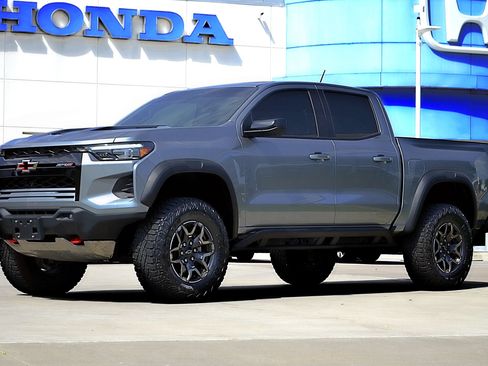 Used 2025 Chevrolet Colorado ZR2 w/ Technology Package AWD/4WD image 1