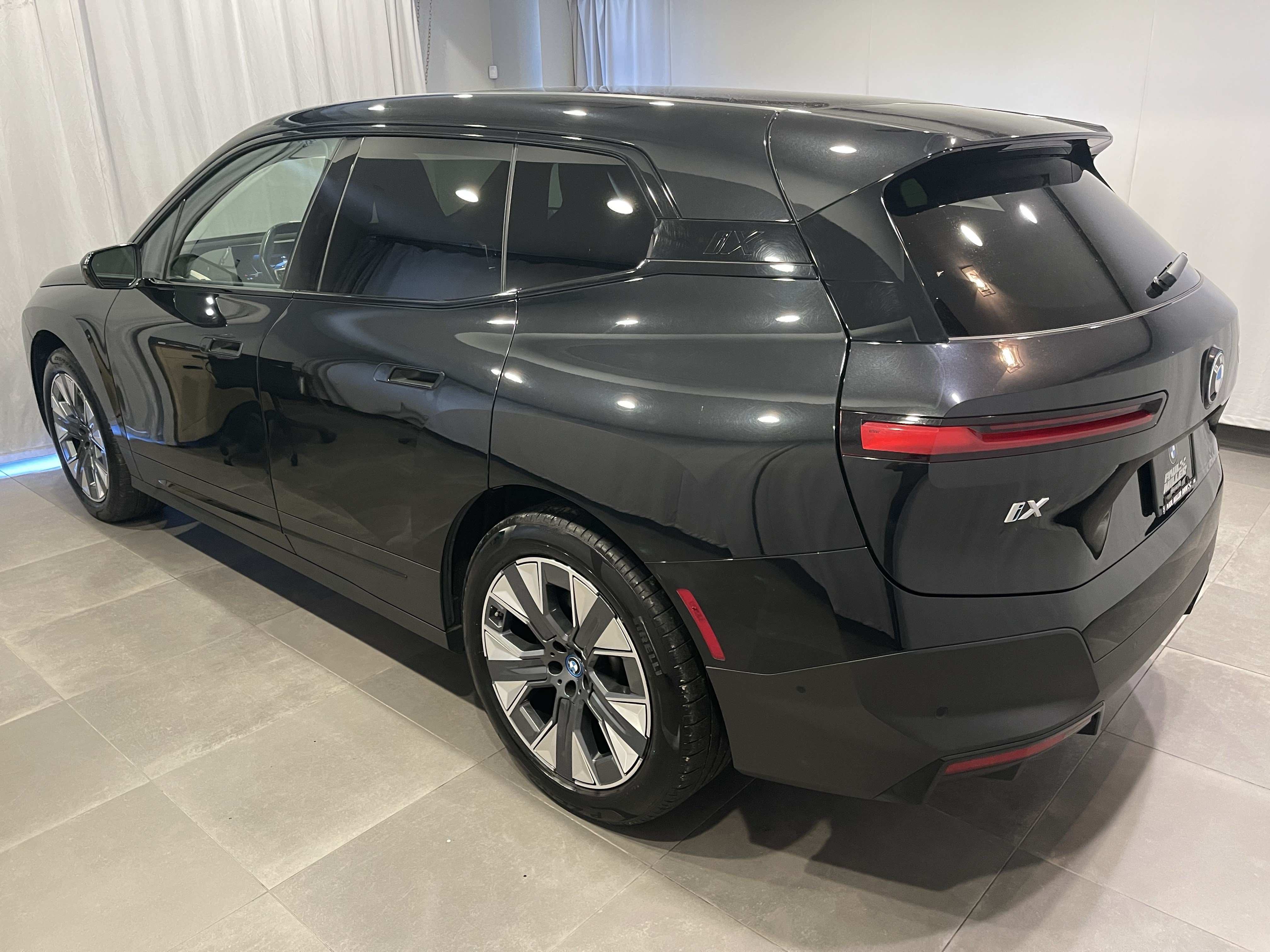 Certified 2024 BMW iX xDrive50 w/ Premium Package AWD/4WD image 4