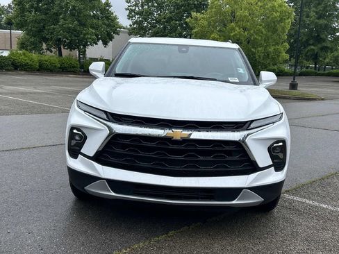 Used 2024 Chevrolet Blazer LT w/ Convenience Package FWD image 2