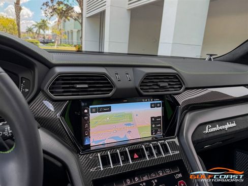 Used 2021 Lamborghini Urus AWD/4WD image 15