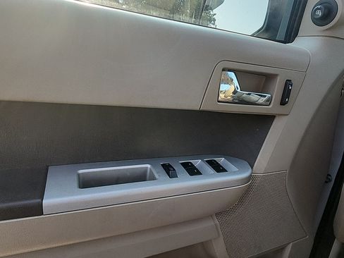 Used 2010 Mercury Mariner 2WD image 15