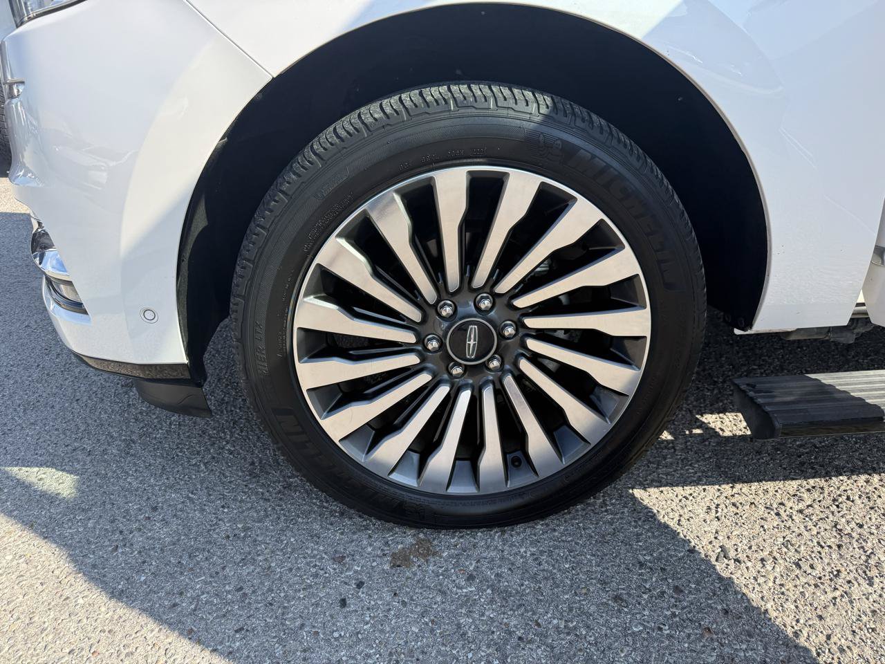 Used 2019 Lincoln Navigator L Reserve AWD/4WD image 30