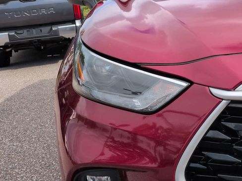 Used 2025 Toyota Highlander LE FWD image 10