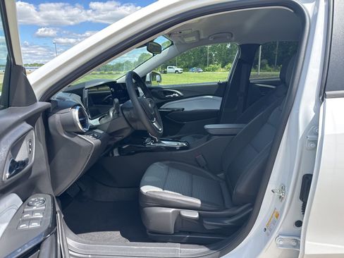 New 2026 Chevrolet Trax LT w/ LT Convenience Package FWD image 14