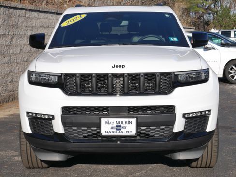 Used 2024 Jeep Grand Cherokee L Limited w/ Black Appearance Package image 2