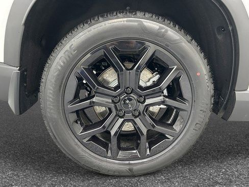 New 2025 Honda Pilot Touring image 9