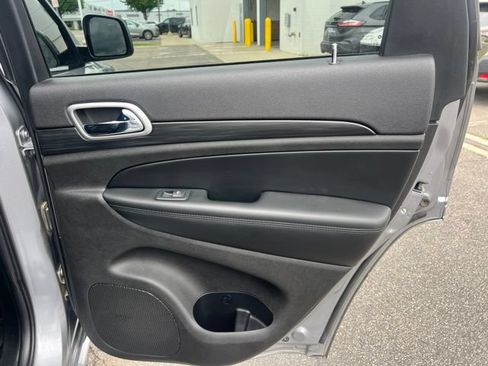 Used 2019 Jeep Grand Cherokee Altitude AWD/4WD image 12