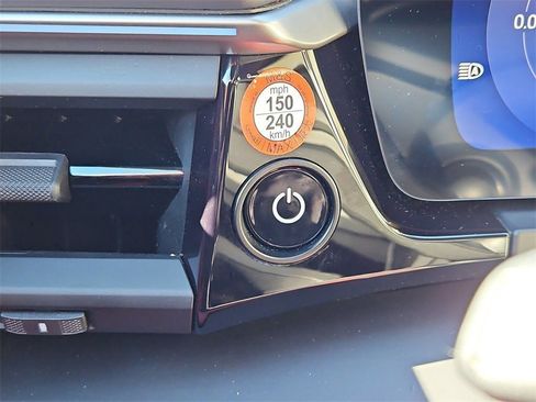 Certified 2025 Porsche Macan 4 Electric image 30