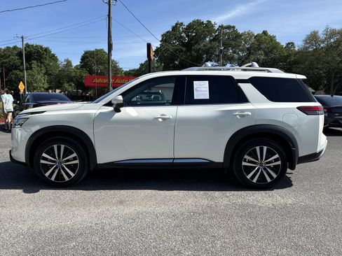 Used 2024 Nissan Pathfinder Platinum image 2