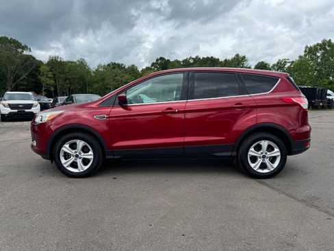 Used 2016 Ford Escape SE w/ SE Cold Weather Package FWD image 2