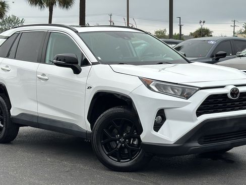 Used 2021 Toyota RAV4 XLE w/ Convenience Package FWD image 2