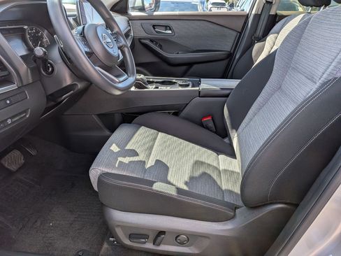 Used 2023 Nissan Rogue SV image 17