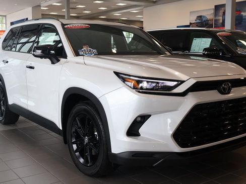 Used 2026 Toyota Grand Highlander AWD Hybrid image 3