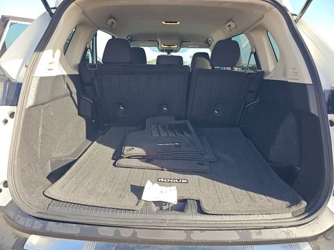 Used 2023 Nissan Rogue S image 14