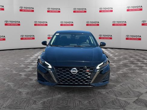 Used 2024 Nissan Altima 2.5 SR FWD image 2