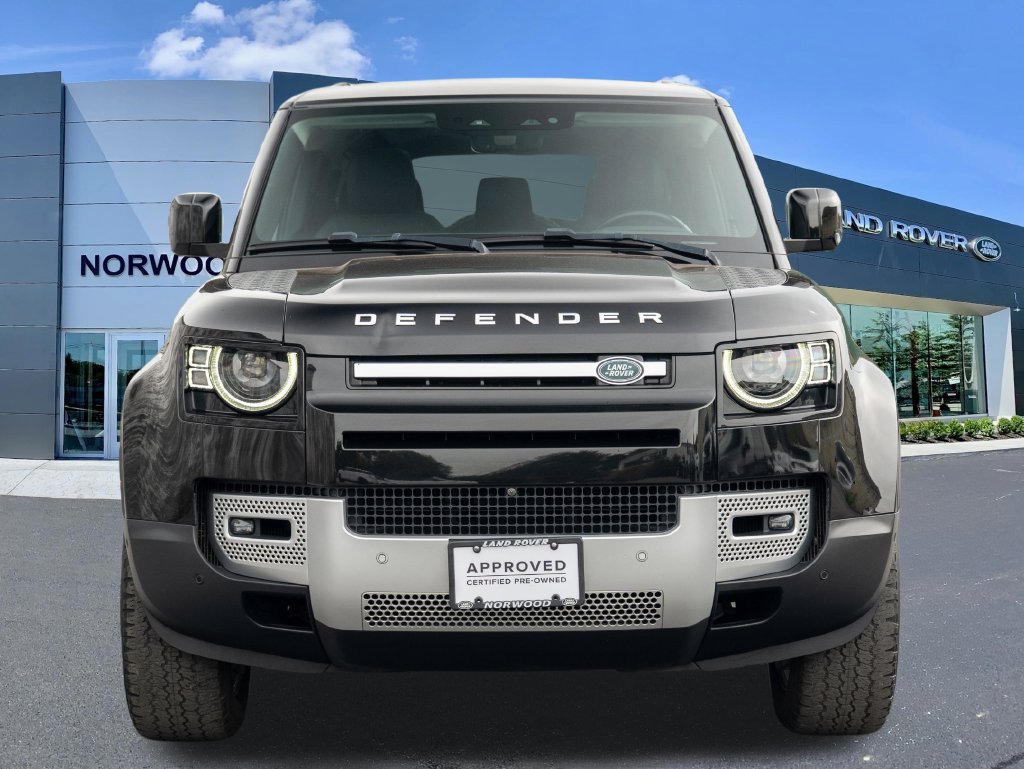Used 2023 Land Rover Defender 110 SE AWD/4WD image 3