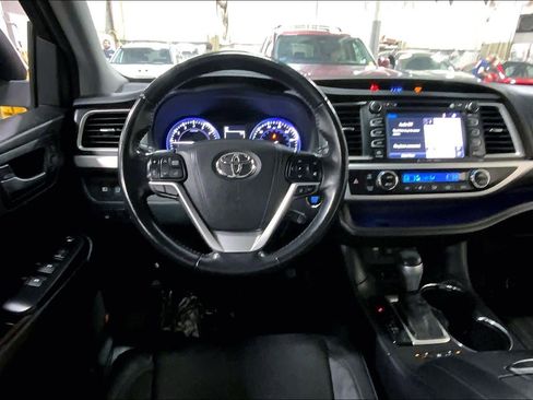 Used 2017 Toyota Highlander Limited AWD/4WD image 6