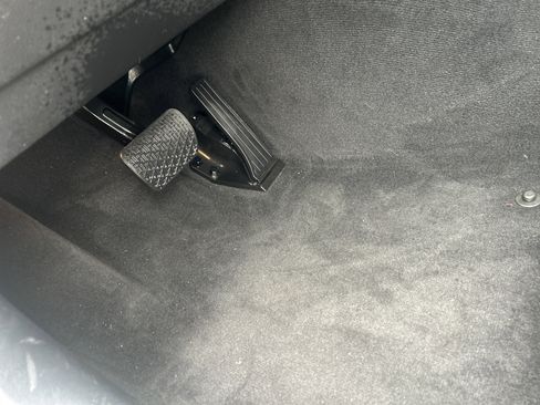 Used 2025 Mercedes-Benz GLC 300 4MATIC w/ Driver Assistance Package image 17