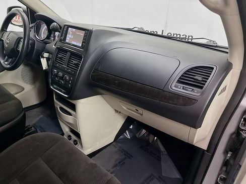 Used 2018 Dodge Grand Caravan SE w/ UConnect Hands-Free Group FWD image 28
