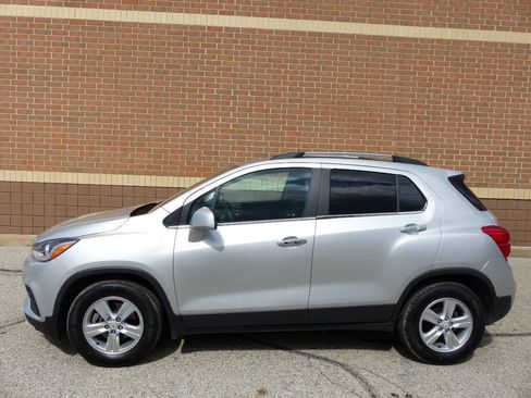 Used 2019 Chevrolet Trax LT w/ LT Convenience Package image 6