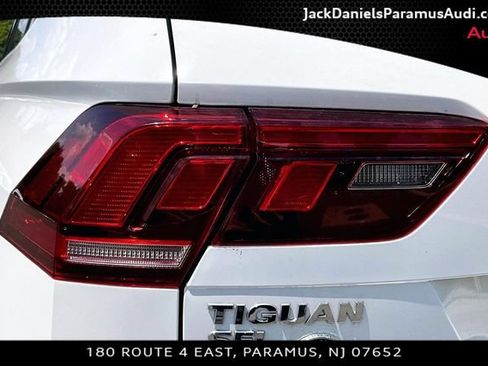 Used 2018 Volkswagen Tiguan SEL AWD/4WD image 22