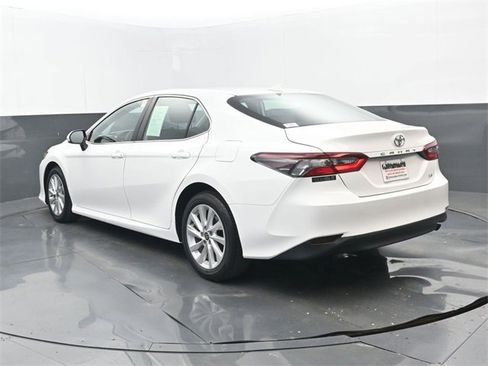 Used 2023 Toyota Camry LE image 3