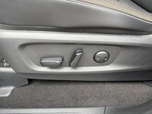 Used 2024 Nissan Pathfinder SL w/ SL Premium Package FWD image 22