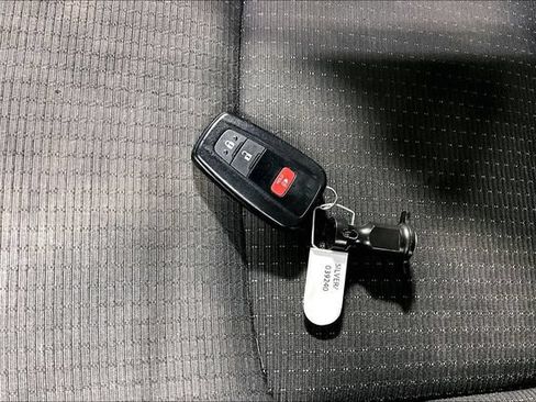 Used 2018 Toyota C-HR XLE FWD image 29
