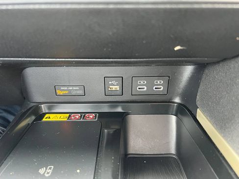 Used 2025 Toyota Camry LE FWD image 32