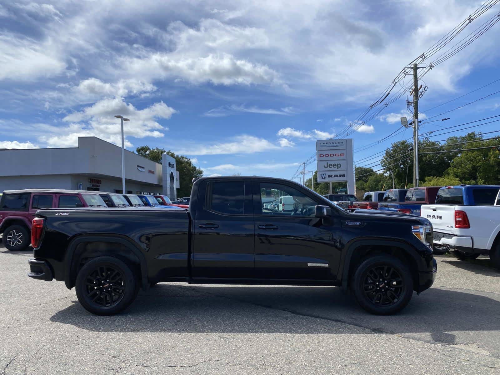 Used 2021 GMC Sierra 1500 Elevation w/ Preferred Package AWD/4WD image 2