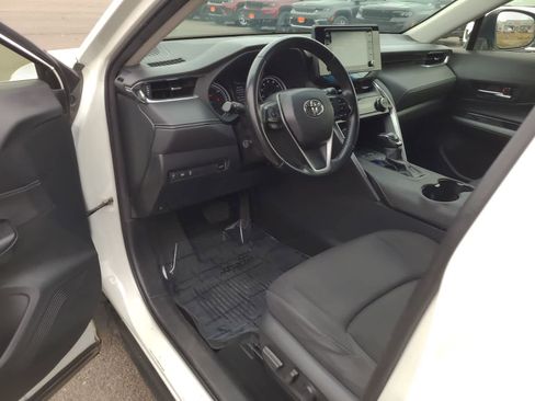 Used 2021 Toyota Venza LE image 10