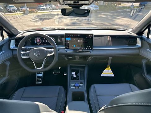 New 2026 Volkswagen Tiguan SE R-Line image 18