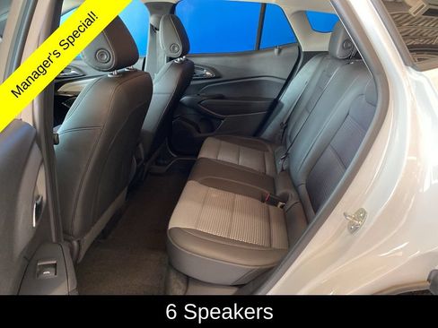 Used 2025 Chevrolet Trax LT w/ LT Convenience Package FWD image 11