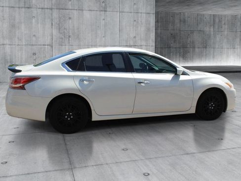 Used 2015 Nissan Altima 2.5 FWD image 6